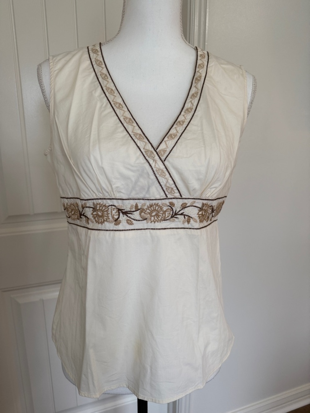 Axcess Cream Sleeveless Embroidered V-Neck Blouse